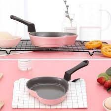 Dual-Heart Non-Stick Frying Pan – Cute & Functional Cooking Companion